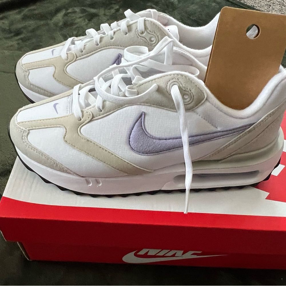 Nike Women's Airman Dawn